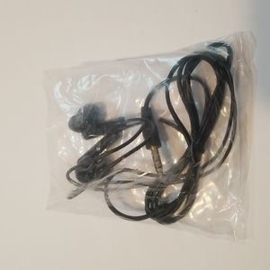 Black in-ear earbuds, NWOT